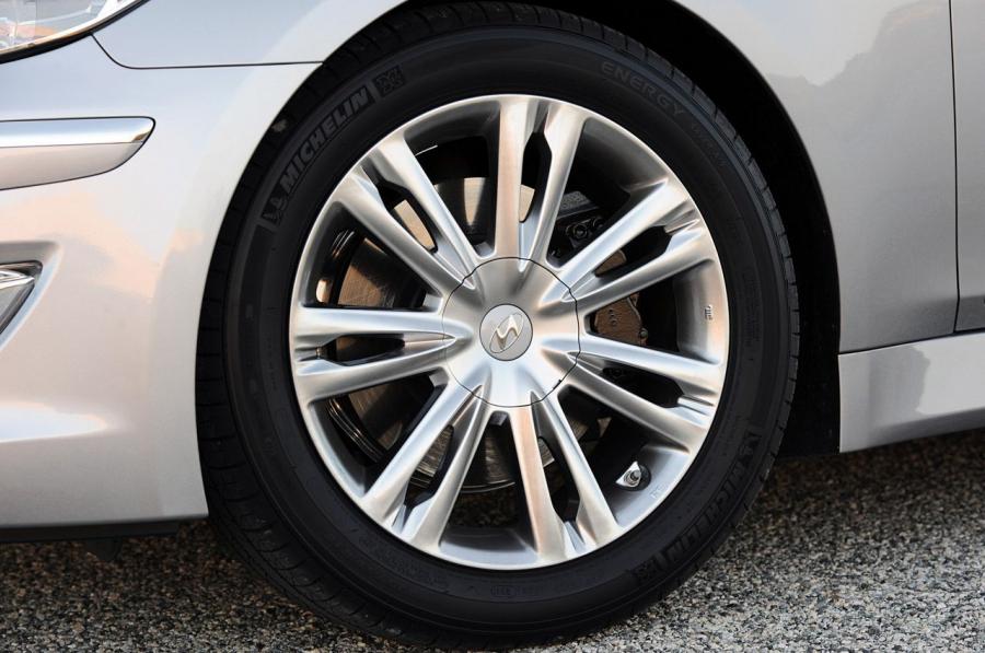  Hyundai Genesis 2012 года  (фото 35 из 73)
